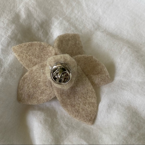 Lapel pin - Picture 4 of 4